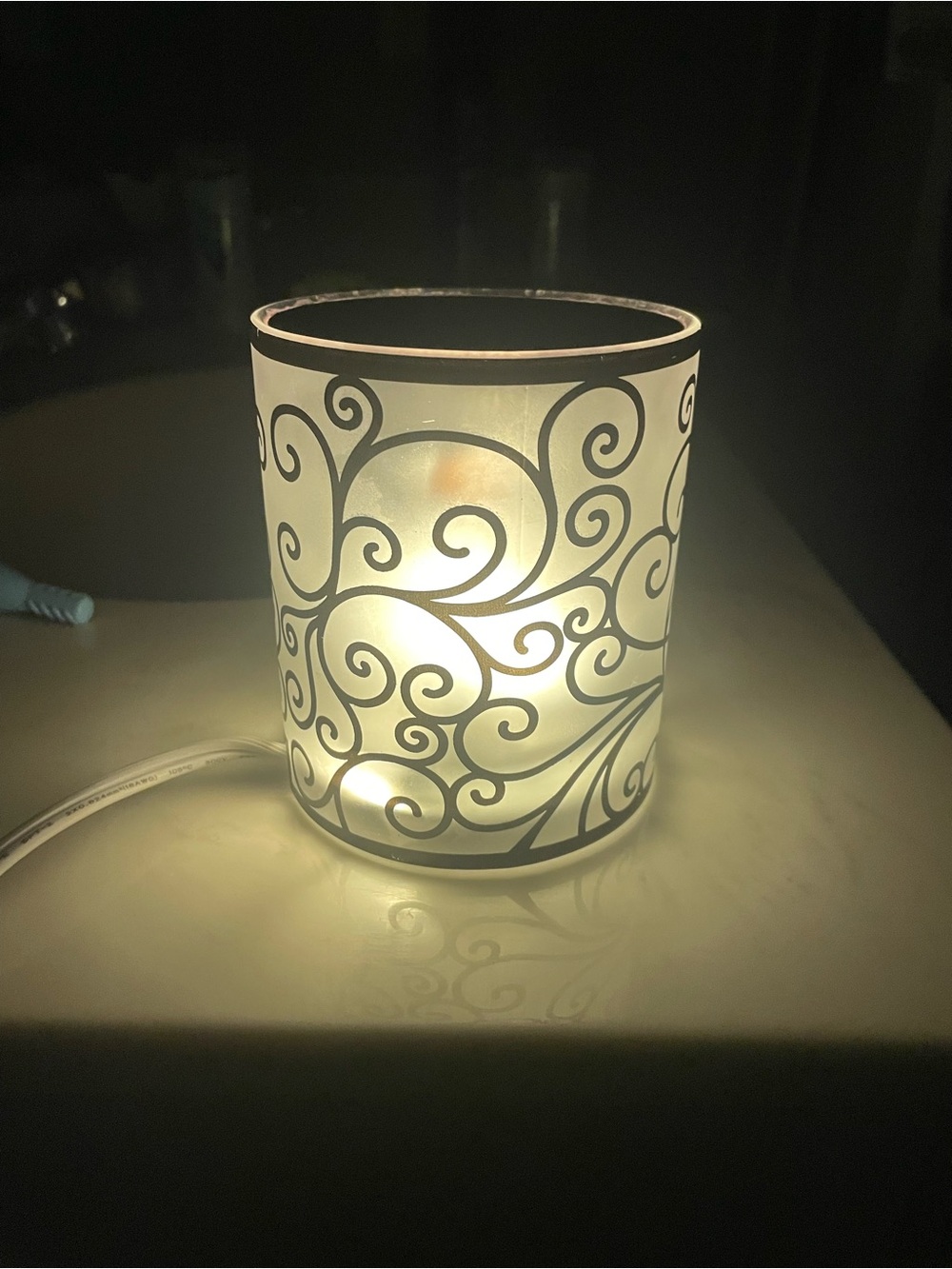 Yankee Candle Scroll Collection withLed Electric Wax Melts Warmer